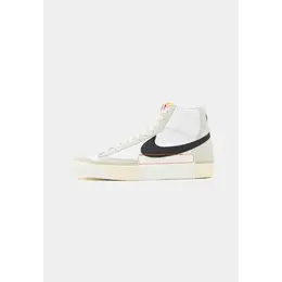 NIKE: Белые кроссовки Blazer Mid 77