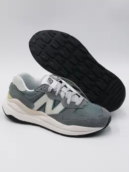 New Balance: Серые кроссовки  57/40