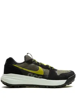 Nike: Зелёные кроссовки 