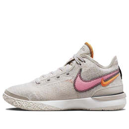 Nike: Светлые кроссовки 