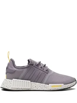 adidas: Светлые кроссовки  NMD_R1
