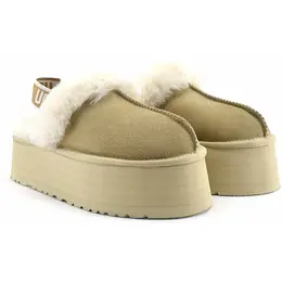 UGG: Бежевые угги