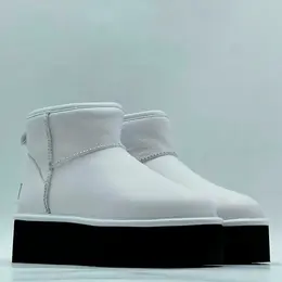 UGG: Белые угги