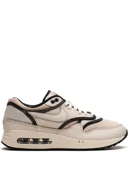 Nike: Бежевые кроссовки  Air Max 1