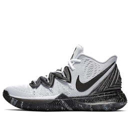 Nike: Белые кроссовки  Kyrie 5