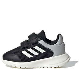 Adidas: Обувь 