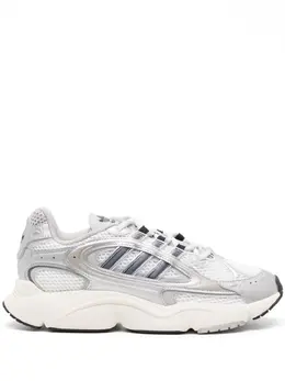 adidas: Белые кроссовки 