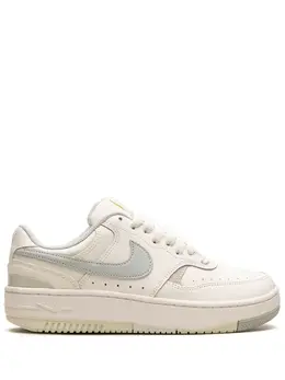 Nike: Светлые кроссовки 