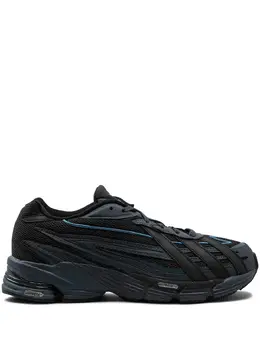 adidas: Чёрные кроссовки 