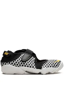 Nike: Чёрные кроссовки  Air