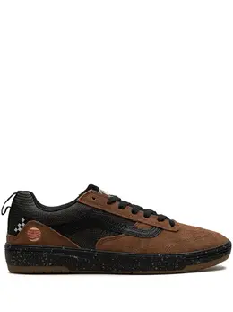 Vans: Коричневые кроссовки 