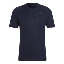 Adidas: Спортивная футболка 