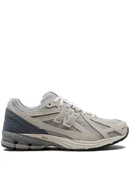 New Balance: Светлые кроссовки 