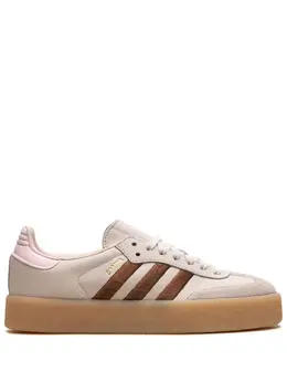 adidas: Светлые кроссовки 