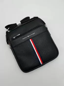 Tommy Hilfiger: Чёрная сумка 