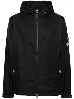 Moncler: Чёрная куртка 