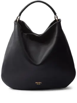 Prada: Чёрная сумка 