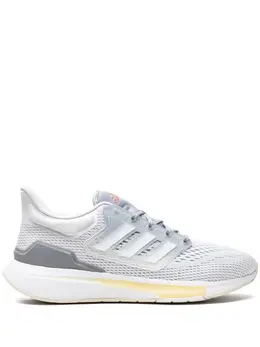 adidas: Белые кроссовки  EQ21