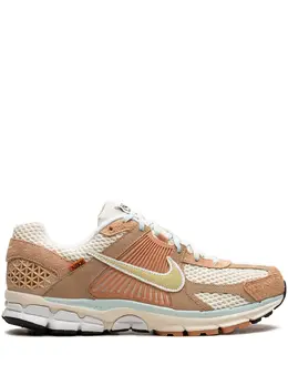 Nike: Светлые кроссовки 