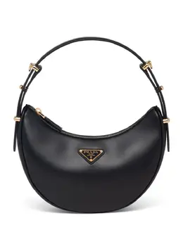 Prada: Чёрная сумка 