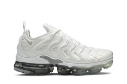 Nike: Серые кроссовки  Air Vapormax Plus