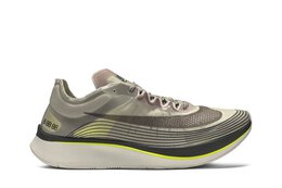 Nike: Серые кроссовки  Zoom Fly SP