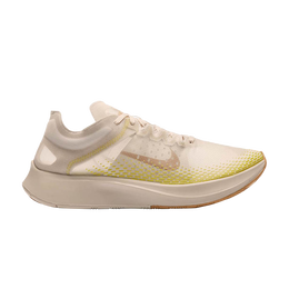 Nike: Светлые кроссовки  Zoom Fly SP