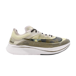 Nike: Светлые кроссовки Zoom Fly SP