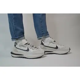 NIKE: Бежевые кроссовки VaporWaffle