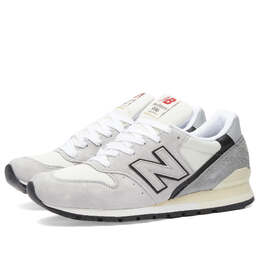 New Balance: Серые кроссовки 