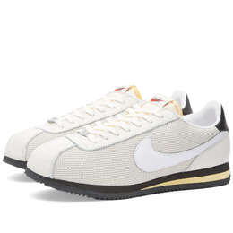 Nike: Светлые кроссовки  Cortez