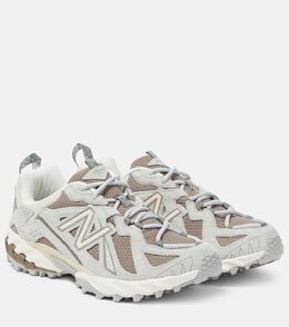 New Balance: Серые кроссовки 