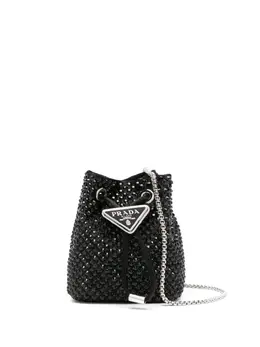 Prada: Чёрная сумка 