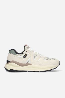 New Balance: Серые кроссовки 