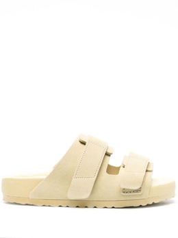 Birkenstock: Жёлтые сандалии 