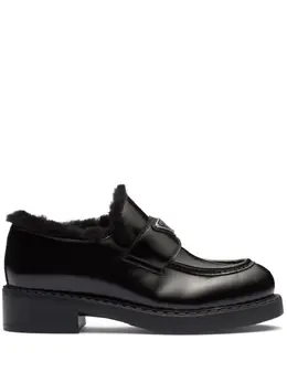Prada: Чёрные лоферы 