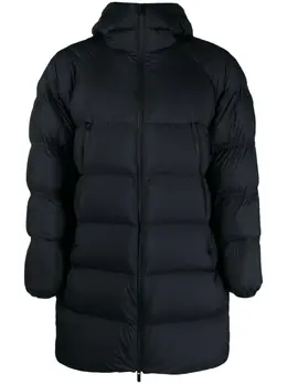 Moncler: Чёрное пальто 