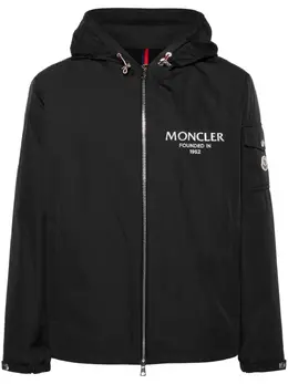 Moncler: Чёрная куртка 