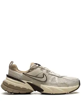 Nike: Светлые кроссовки 