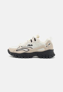 Fila: Чёрные кроссовки  Ray Tracer