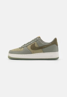 Nike: Тёмные кроссовки  Air Force 1