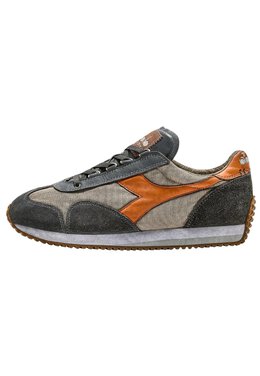 Diadora: Бежевые кроссовки  Heritage Equipe