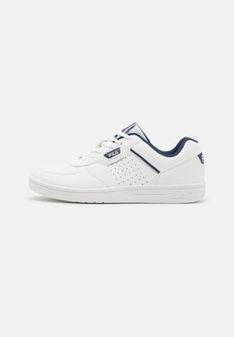 Fila: Белые кроссовки 