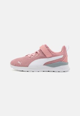 PUMA: Белые кроссовки  Anzarun Lite