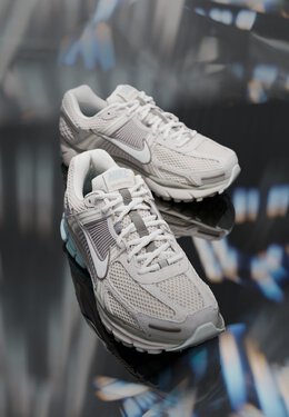Nike: Светлые кроссовки  SE
