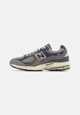 New Balance: Тёмные кроссовки 