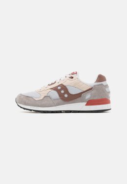 Saucony: Коричневые кроссовки  Shadow 5000