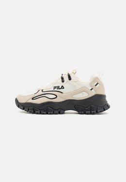 Fila: Чёрные кроссовки  Ray Tracer