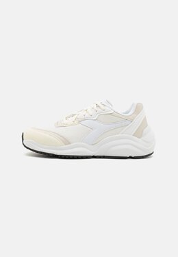 Diadora: Белые кроссовки