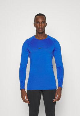 Nike: Чёрная футболка 